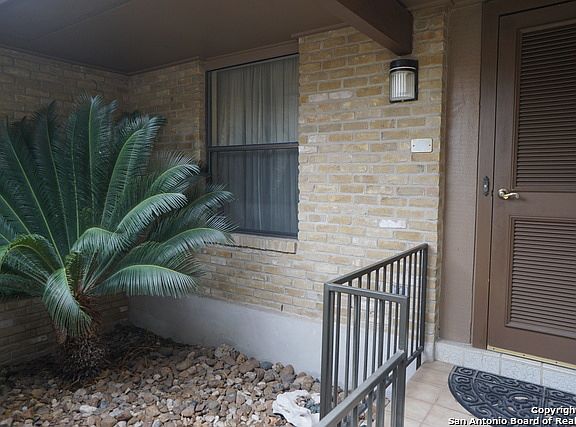 2nd image of 3415 Huntwick Ln