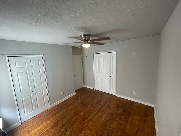 E Hutchins Pl — Photo 9