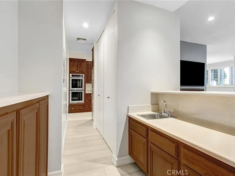 4949 Genesta Ave #104 — Photo 17