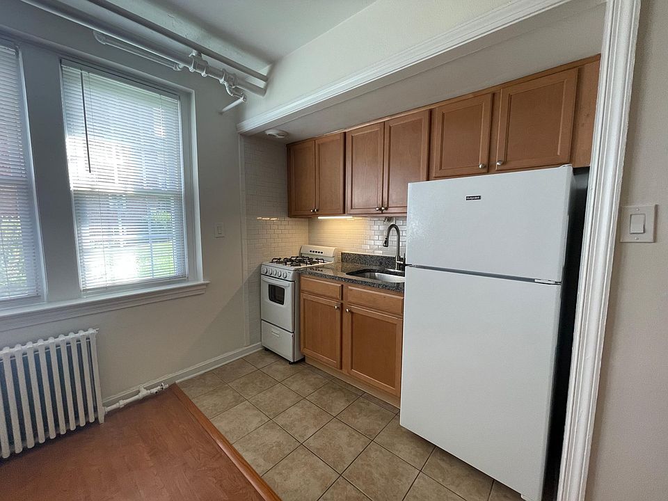 1st image of 2060 N Vermont St APT 203