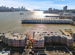 303 Smith Ct, Edgewater, NJ 07020