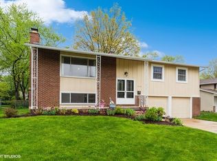 910 Harrison Ln, Hoffman Estates, IL 60192