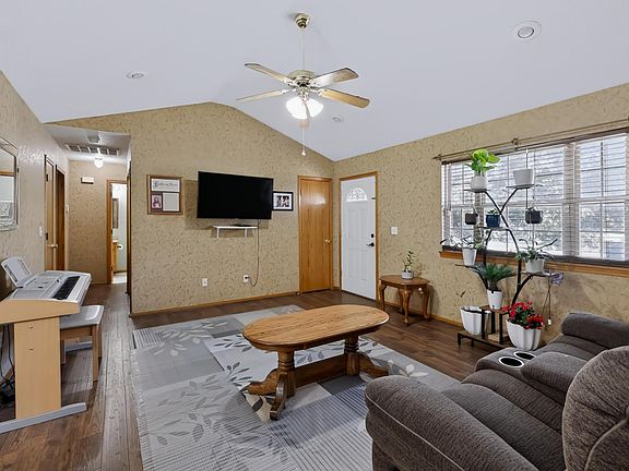 5th image of 1610 Sophia Street