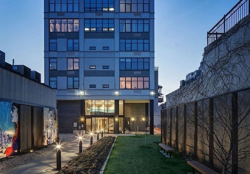 1st image of 424 Bedford Ave #9DD