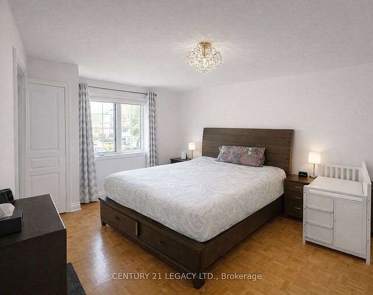Toronto House for rent - 4 Bedrooms — photo 9