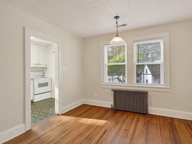 8 Dahlgren Ave #A — Photo 11