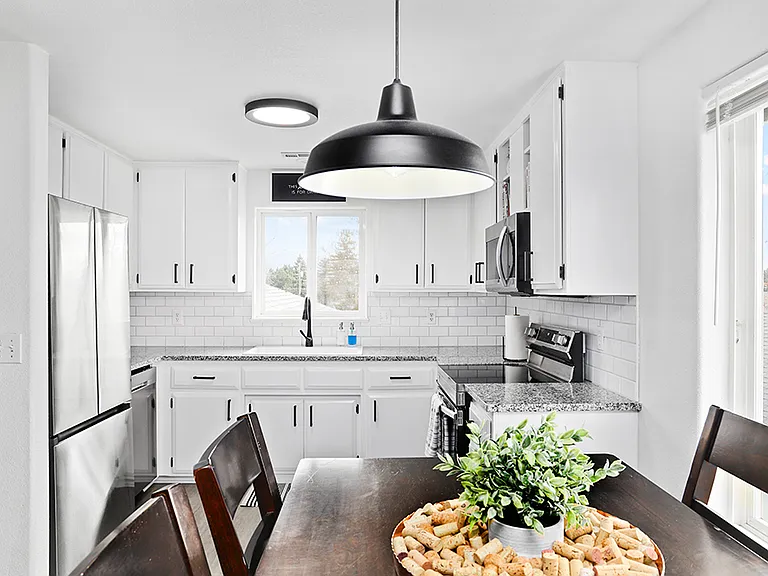 221 NE Steiger St #221 — Photo 6