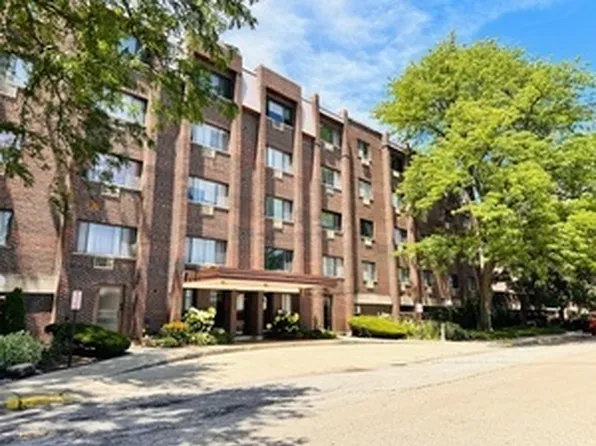 4624 N Commons Dr Unit 111, Chicago, IL 60656