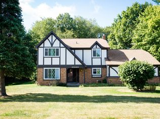 10860 Abbey Dr, Brighton, MI 48114