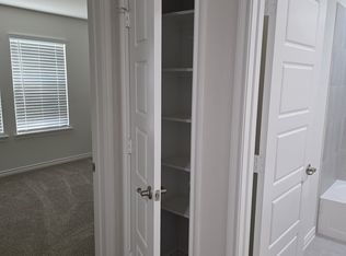 9801 Autumn Leaves Ln, Aubrey, TX 76227