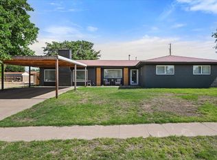 1401 3rd St, Plains, TX 79355