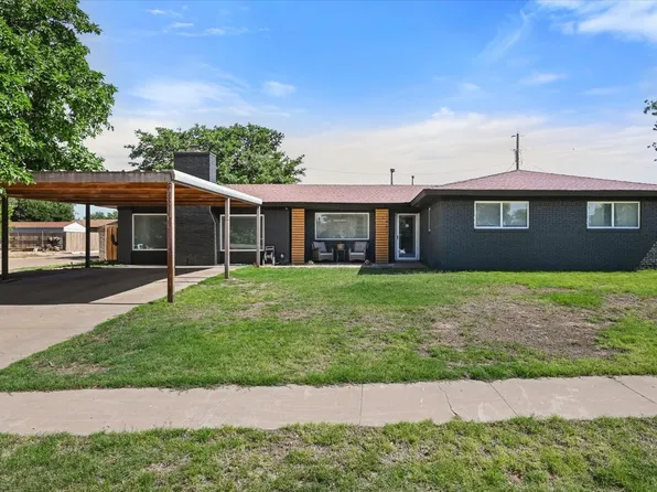 1401 3rd St, Plains, TX 79355