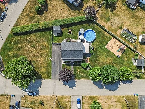 3rd image of 29 Wright Cir