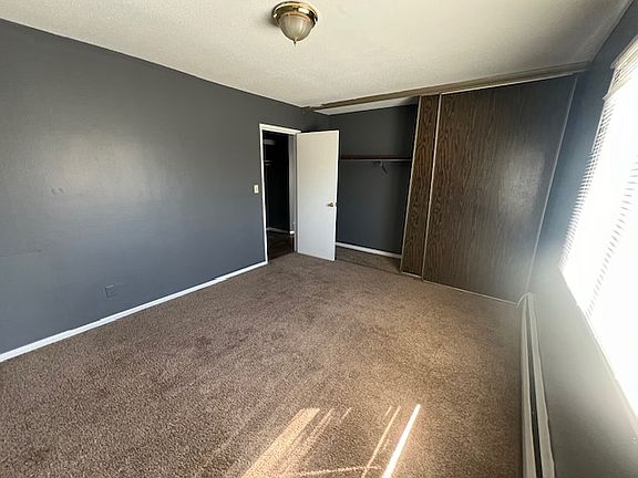 4th image of 121 Hoyt Ave W #15