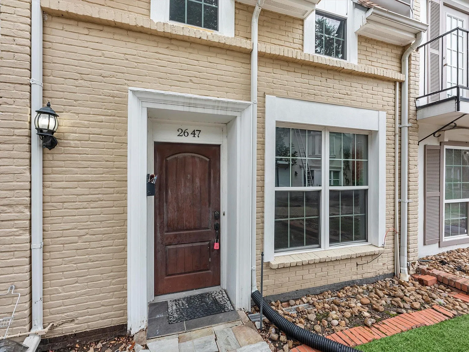 2 bed, 1.5 bath, 1088 sqft, $1,450 — Photo 2