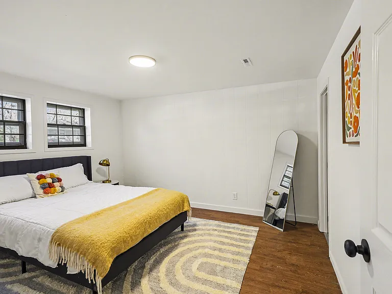 11939 Smalley Ave — Photo 11