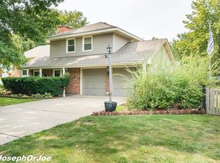 104 SE Noeleen Ln, Lees Summit, MO 64063