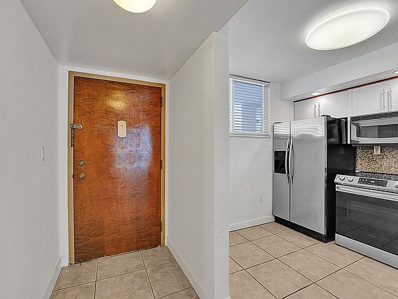 5th image of 1666 West Avene #205