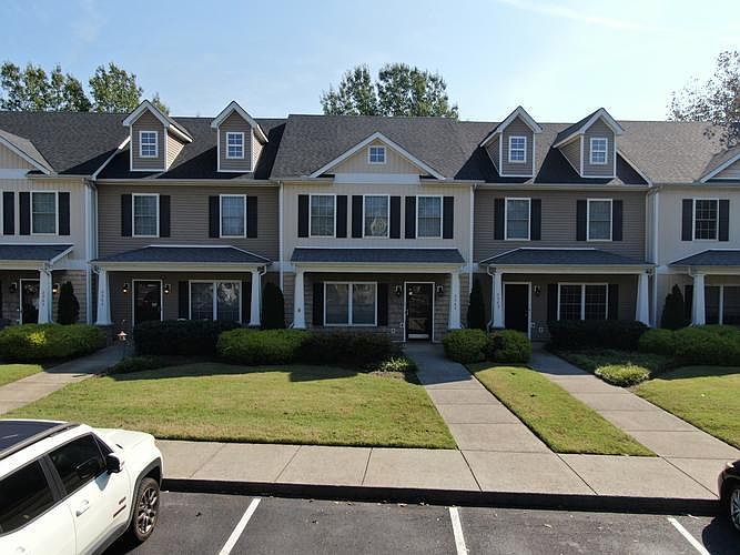 1st image of 2567 New Holland Cir