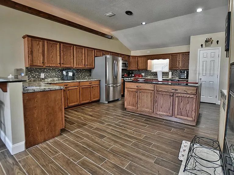 9101 Quail Roost Dr — Photo 2