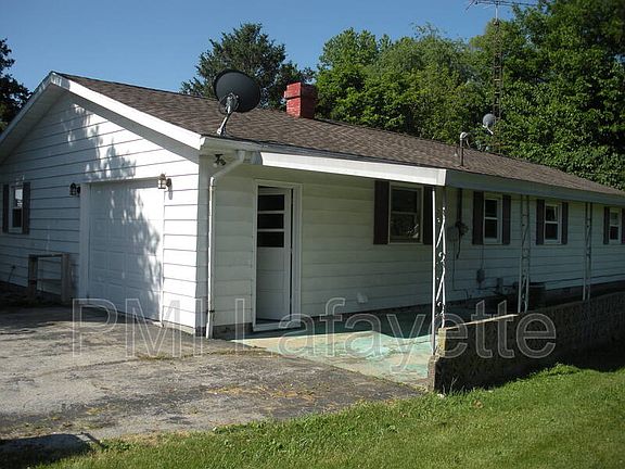 3rd image of 107 E 7th St
