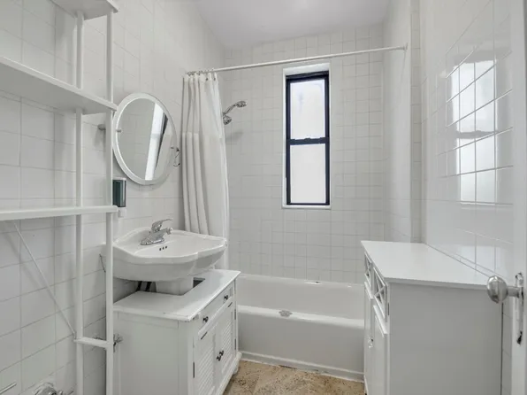 72-34 Austin Street image 13 of 15