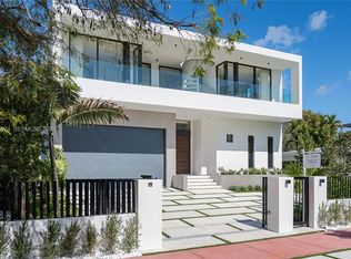 1045 W 47th Ct, Miami Beach, FL 33140