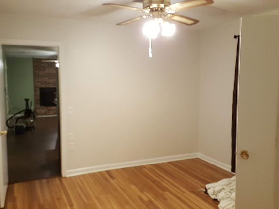 4th image of 906 Speake Rd NW