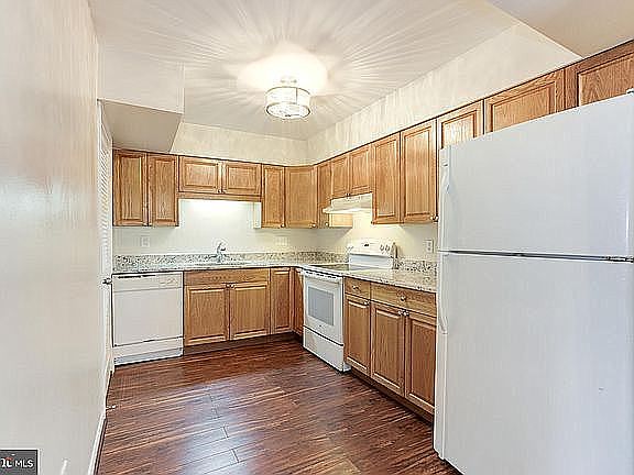 2nd image of 3819 Burlingame Pl #33B