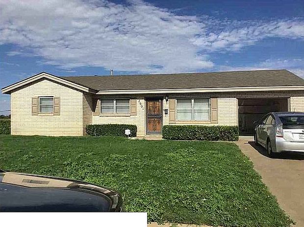1st image of 2601 Oak Dr