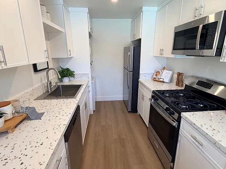 00-15501 Pasadena Ave #201 — Photo 5