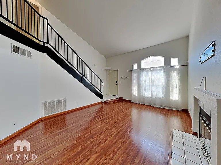 8042 Laurena Ave — Photo 2