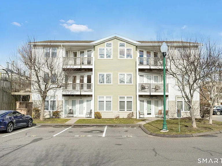 3250 Fairfield Ave #300 — Photo 18