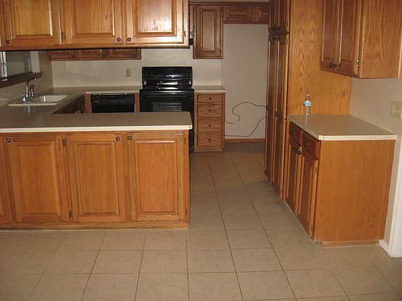 3rd image of 220 N Cimarron Dr