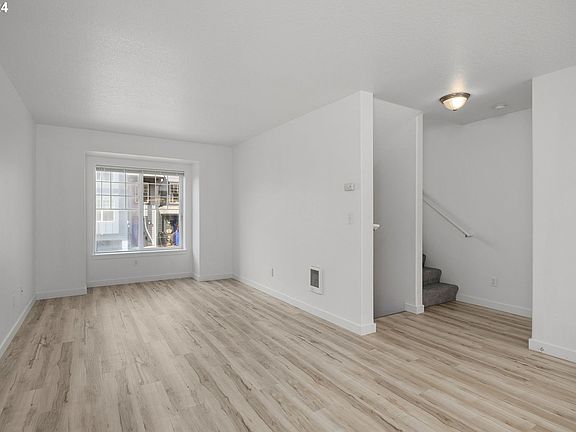 5th image of 5923 NE 34th St