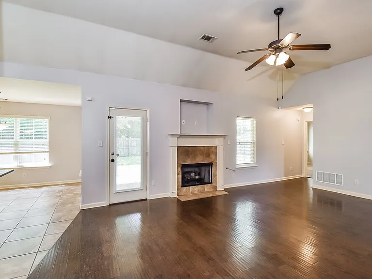 2639 Cherry Tree Dr — Photo 5
