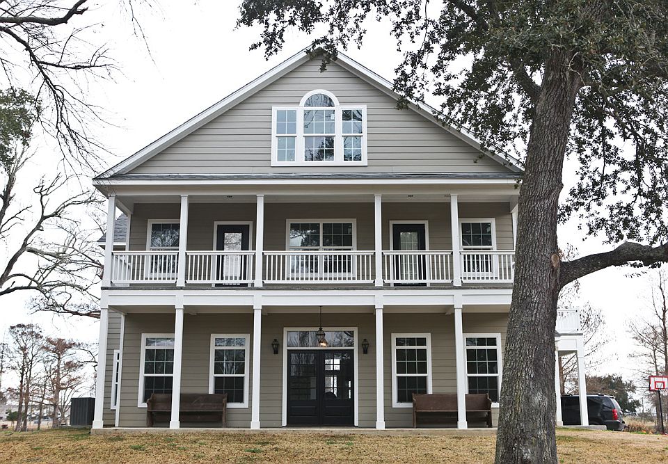 1st image of 152 N Oaklawn Dr