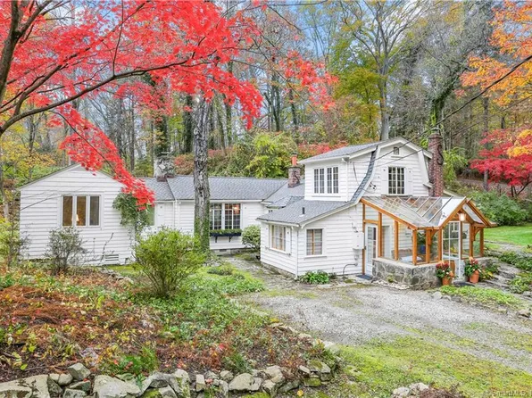 18 Lyons Plain Road, Weston, CT 06883