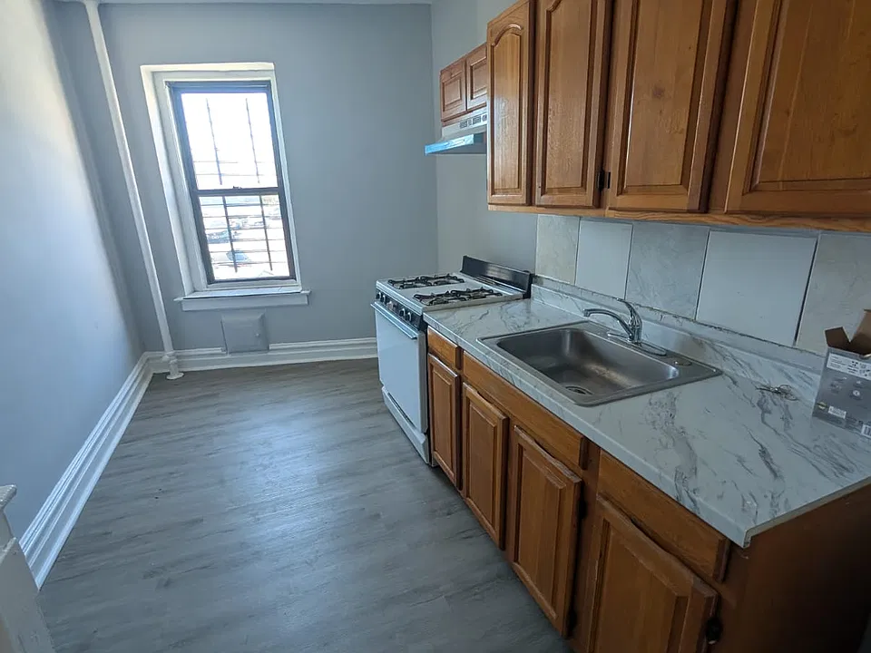 160 Ellis Ave #100