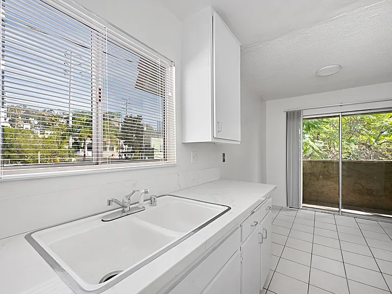 Ten Eleven Palm Avenue — Photo 20