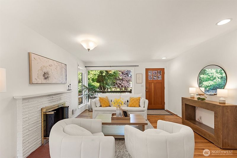 3rd image of 6831 37th Avenue NE