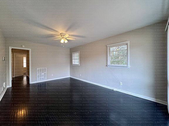 Living Room 11'11 x 18'0