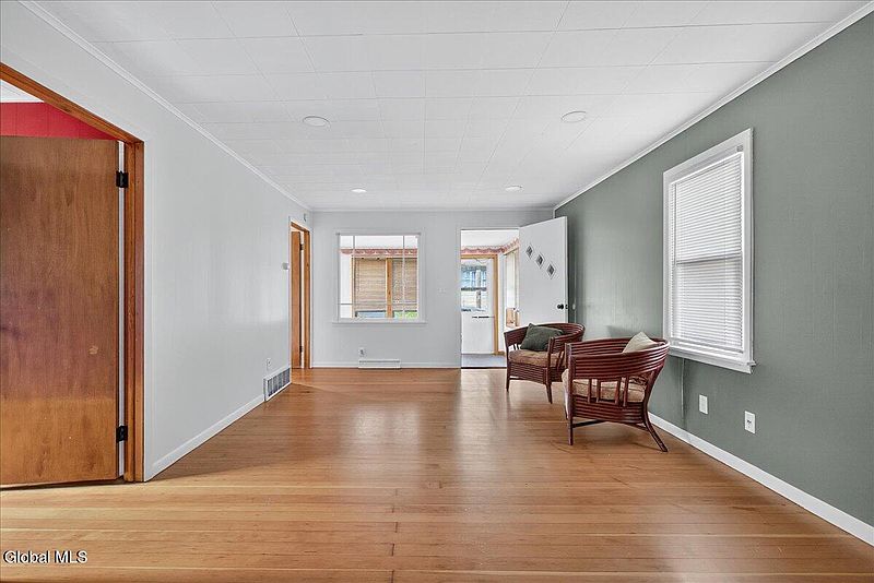 4th image of 309 Pleasant Street
