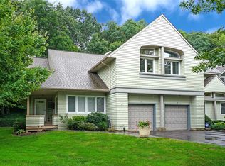 7 Insbrook Ct, Huntington, NY 11743