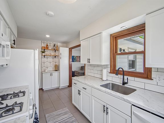 5th image of 3929 56th St
