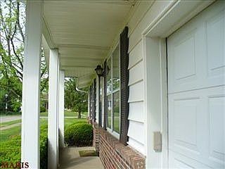 3rd image of 3911 Karsten Dr