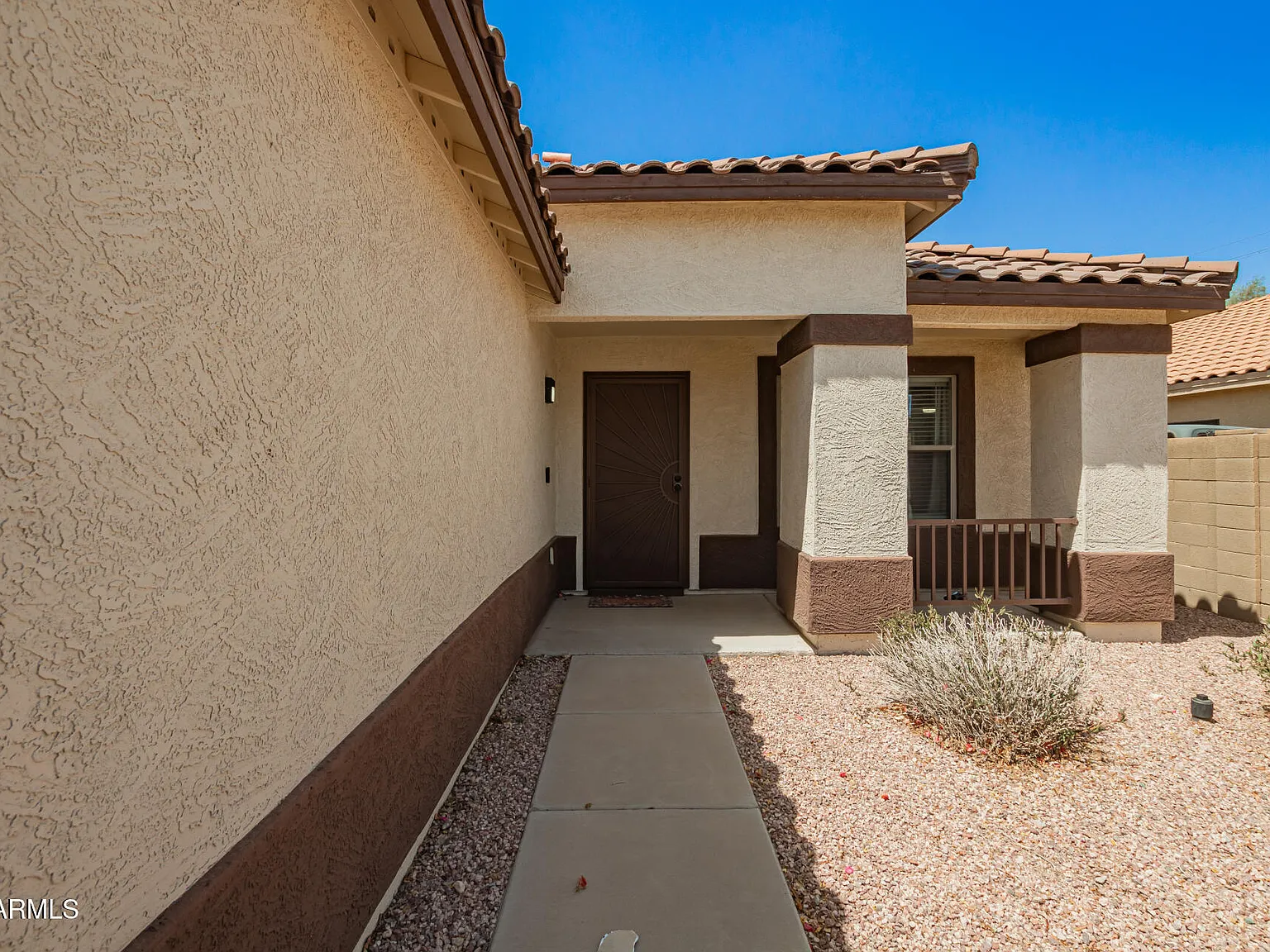 3 bed, 2.0 bath, 1299 sqft, $2,790 — Photo 3
