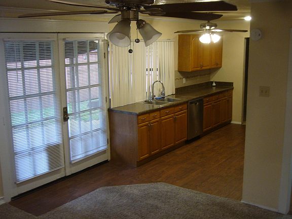 2nd image of 1109 Villa Downs Dr