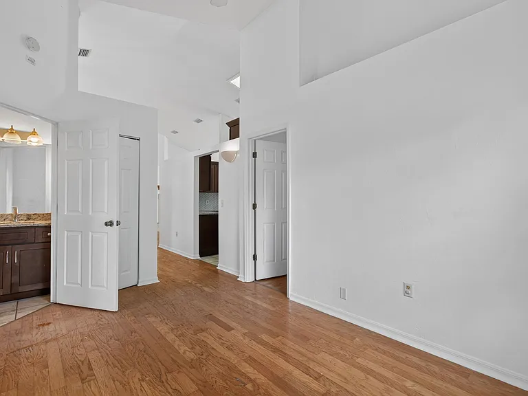 2324 NW 40th Pl — Photo 23