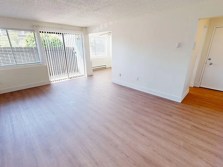 22) 10725 Greenwood — Photo 8